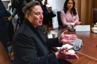 Musk Nonetheless Thinks Mars Is a Go for 2026, Regardless of Starship’s Epic Shedding Streak