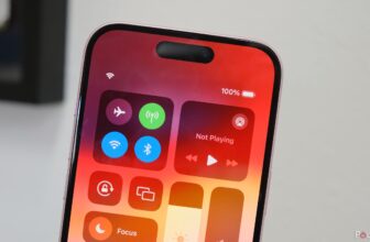 How I hold my cellphone protected towards stingrays (not that sort)