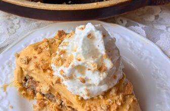 Frost on the Pumpkin Pie – Simple Creamy Pumpkin Pie